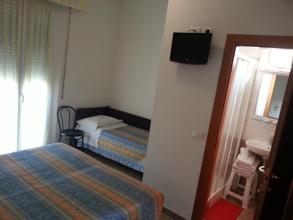 Hotel Trinidad Rimini Exterior foto