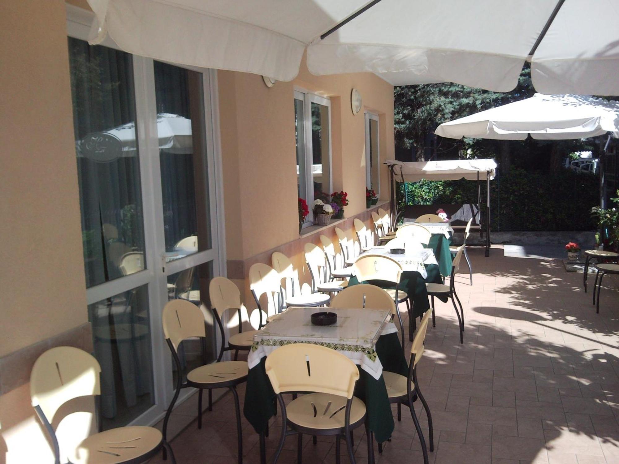 Hotel Trinidad Rimini Exterior foto