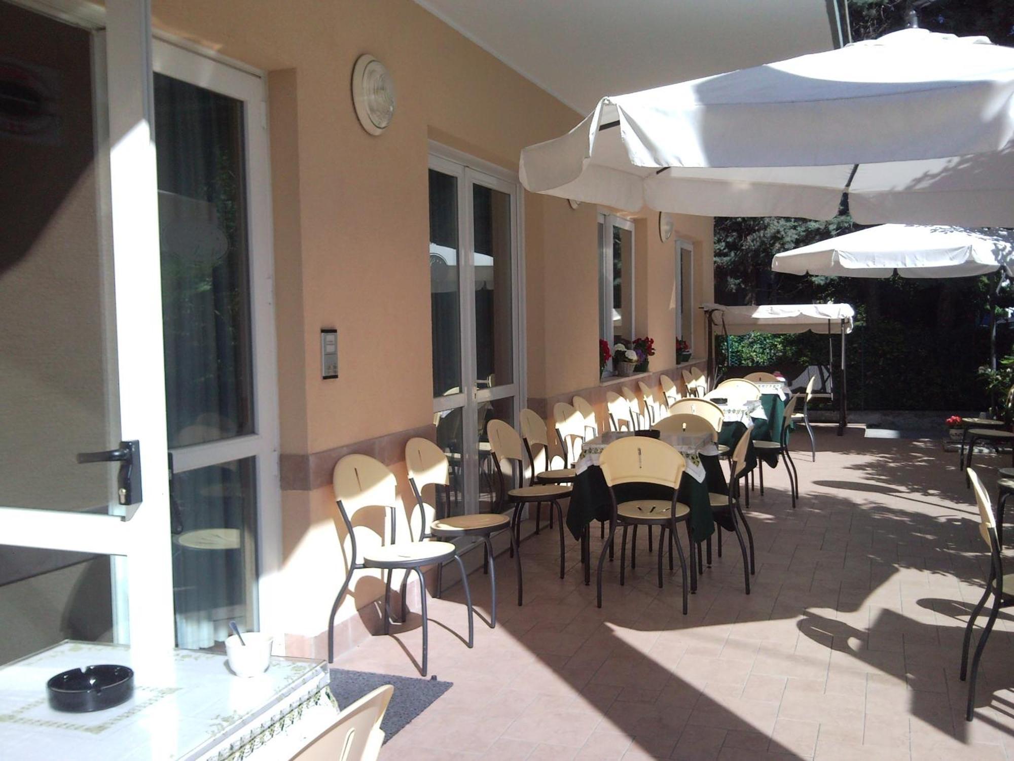 Hotel Trinidad Rimini Exterior foto