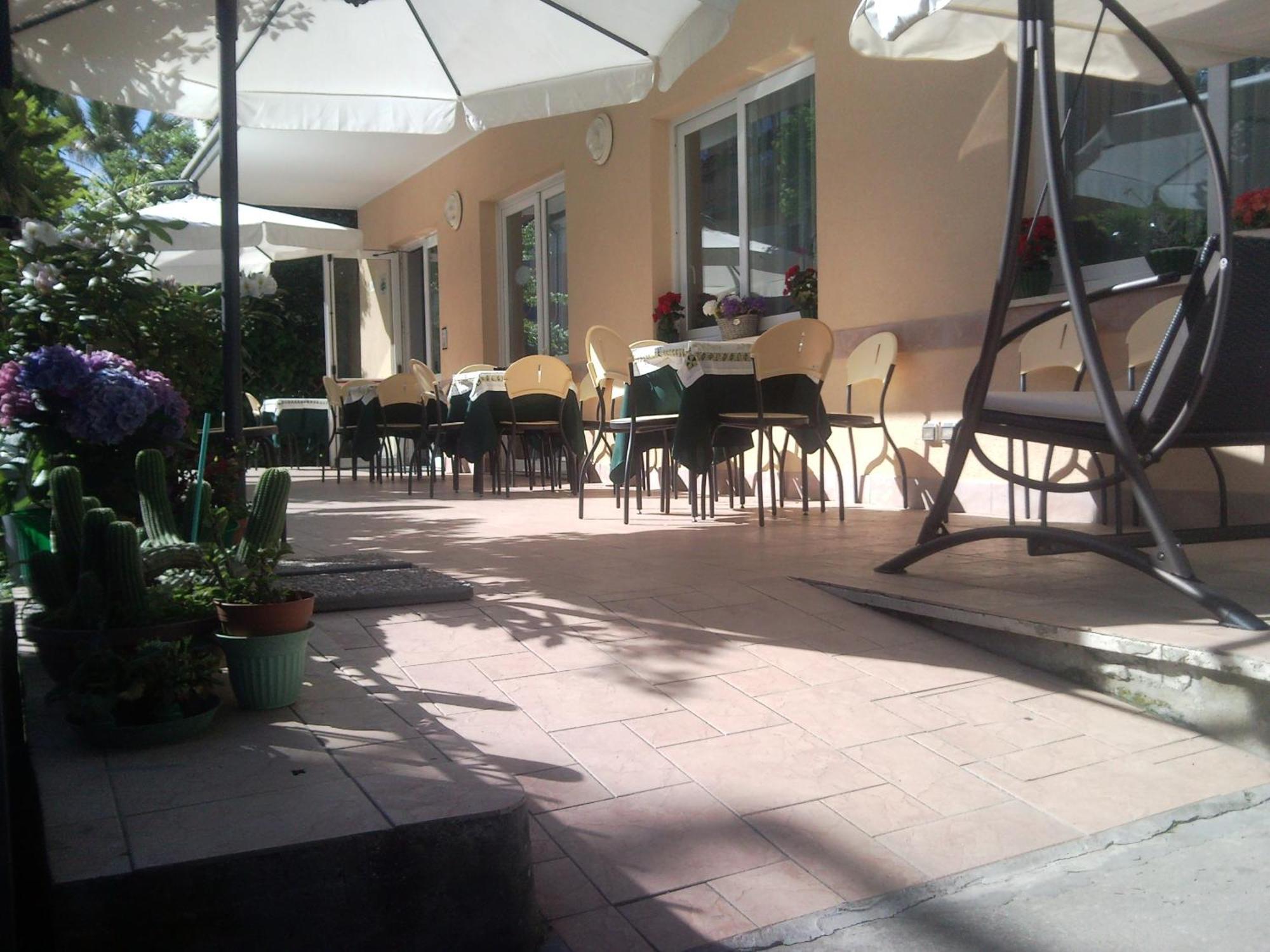 Hotel Trinidad Rimini Exterior foto