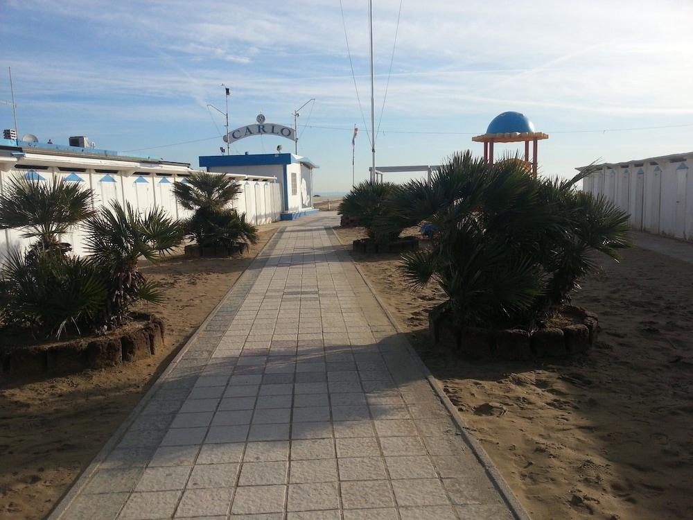 Hotel Trinidad Rimini Exterior foto